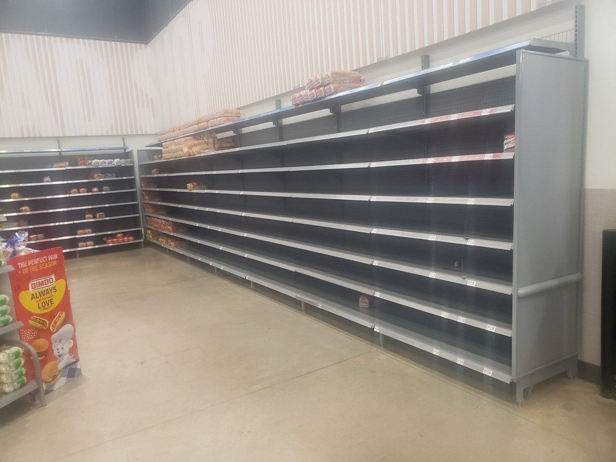 Tinyp5476's tweet photo. GA bread isle https://t.co/NacZ6RbQnQ