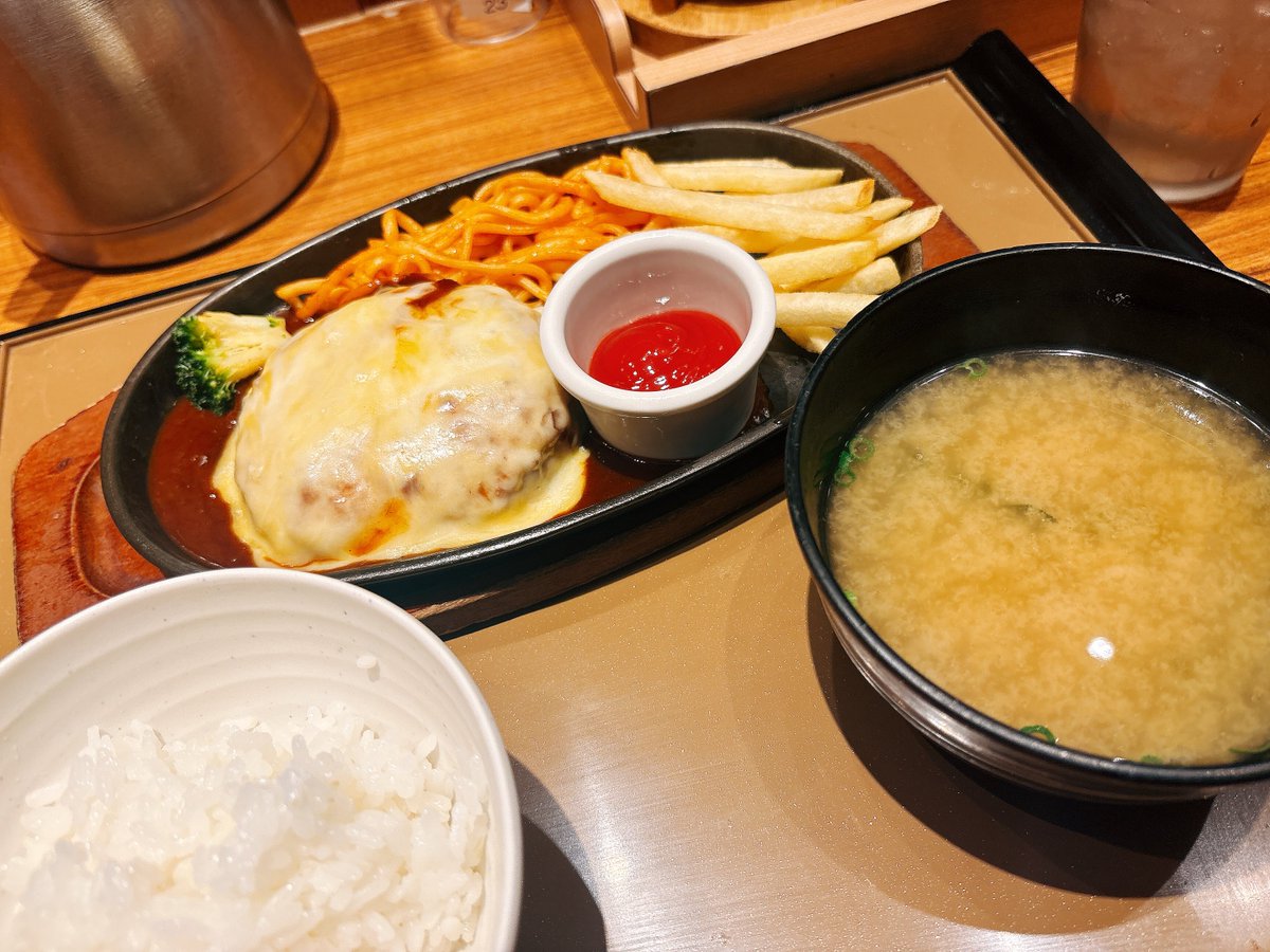 スペさん tweet media