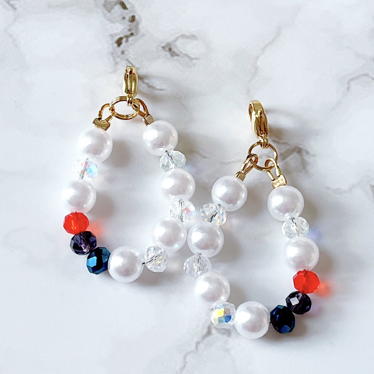 室内蛍光灯◀︎            ▶︎自然光
(撮影後同加工済)

#Cecil_FACTORY
#Cecil_FACTORY_LongTale
#ハンドメイドアクセサリー

写真撮影の奥深さを感じます😳✨📸