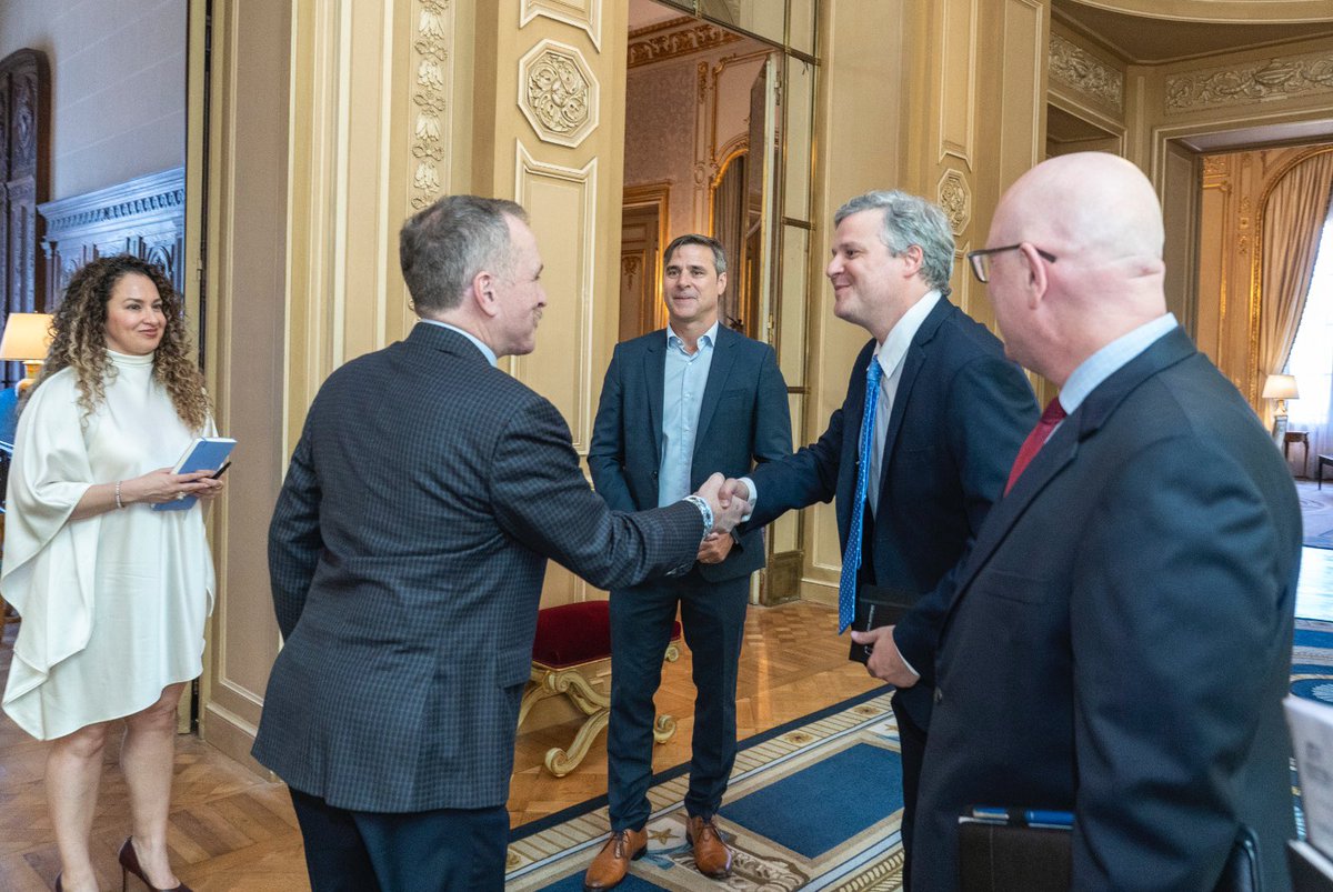 Embajador Peter Lamelas tweet media