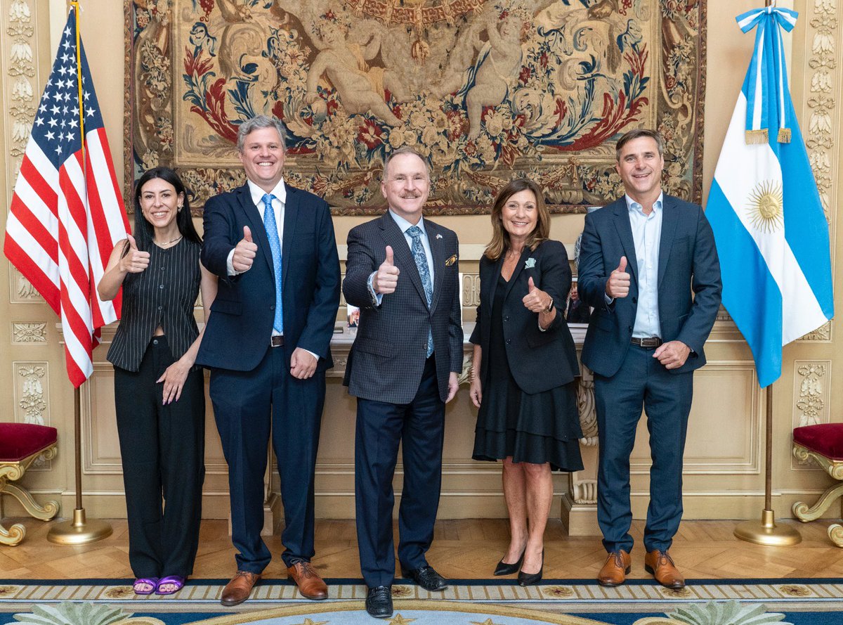 Embajador Peter Lamelas tweet media