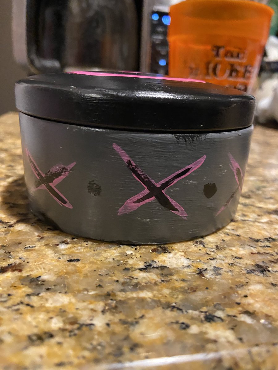 lyteception's tweet photo. BOUNDLESS HAS BECOME REAL (AS A CERAMIC BOX) #PatheticClownCrashout #EXErciseControl https://t.co/C50R9aH4sx