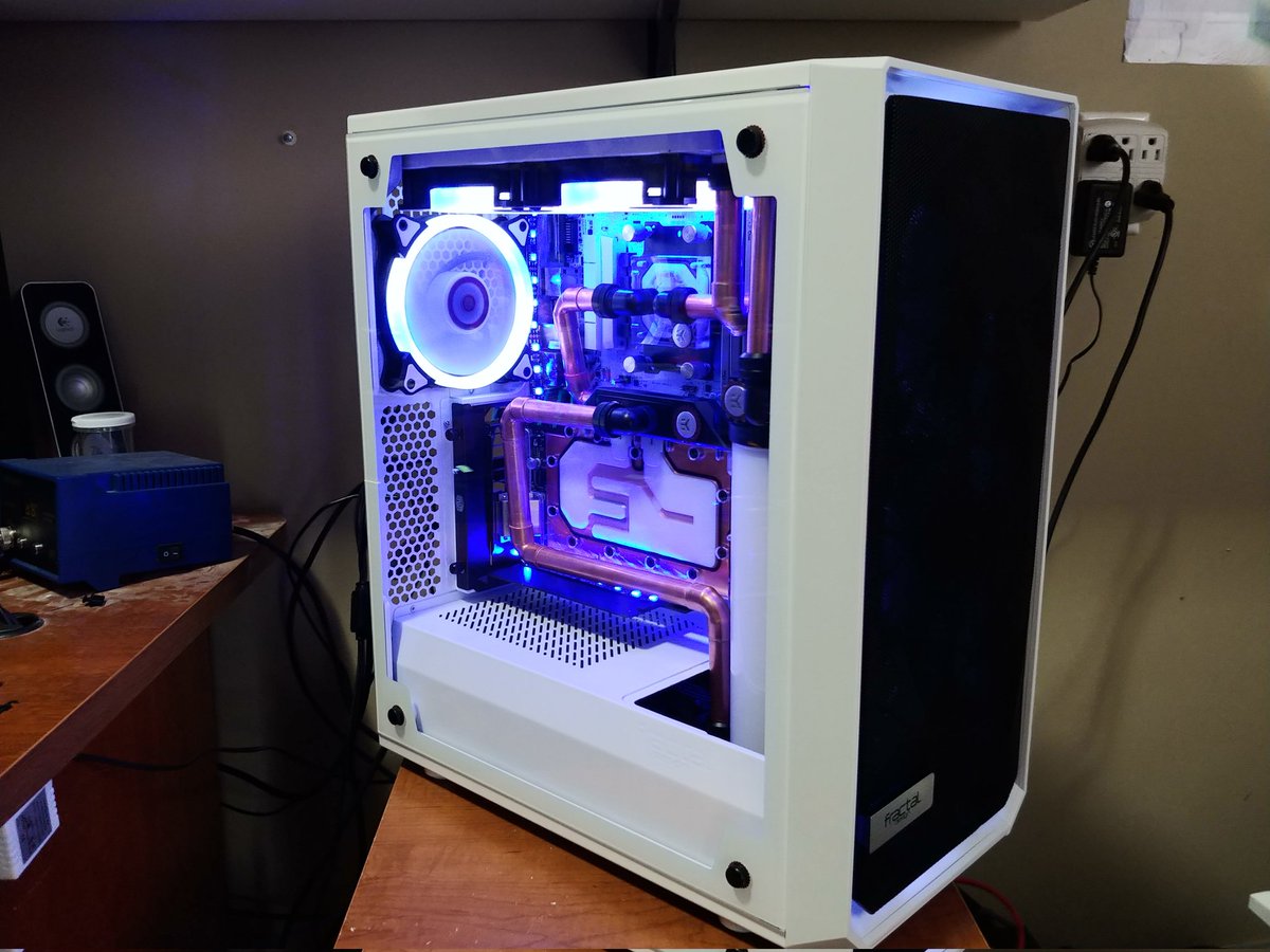 EclecticRelics's tweet photo. @iamkylehansen Bit older, but still running great. Decided to do copper for my first hard line build. I call it Articus Aeris https://t.co/mmSBlTQIKD