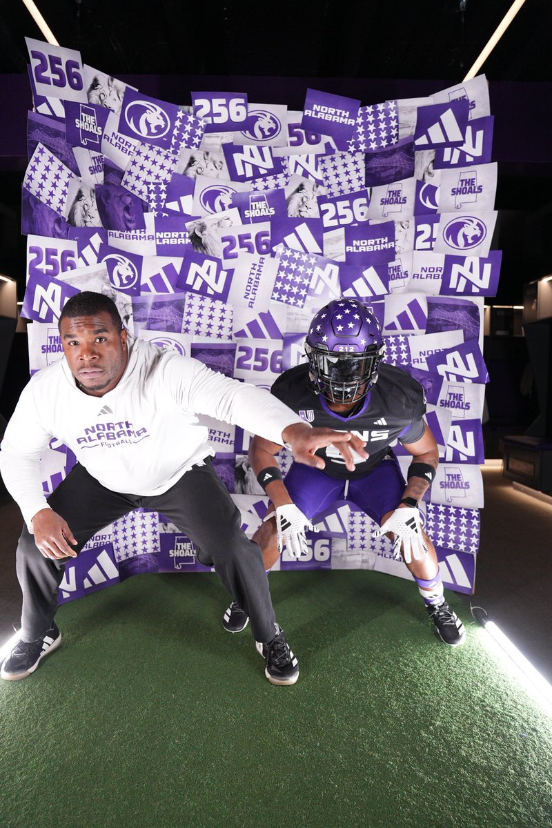 Zayslidn's tweet photo. I enjoyed myself this weekend @UNAFootball 🦁 https://t.co/FSCTFmEVGG