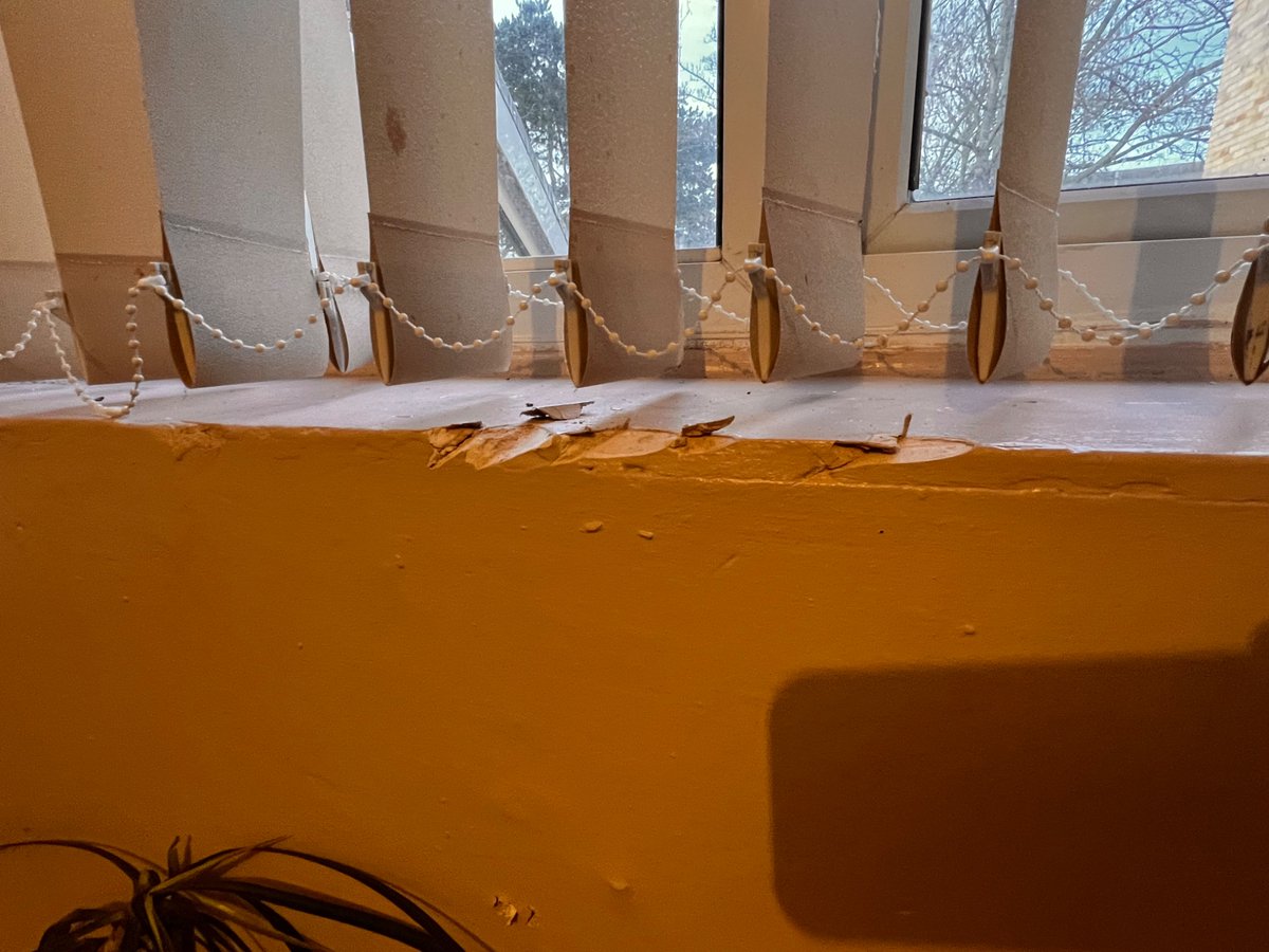 ValentineMbawa's tweet photo. Slashed lamp and chunks taken off wall https://t.co/onMGOsGFkJ