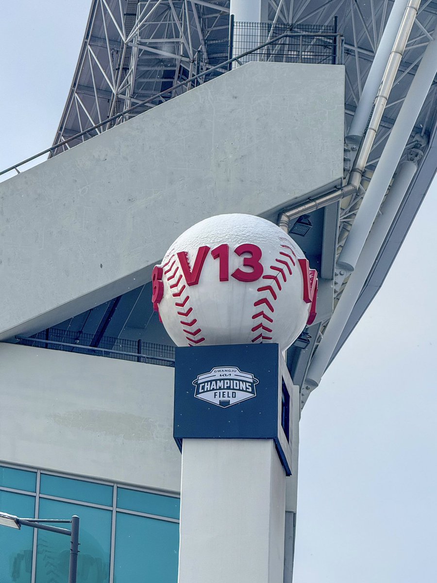 챔필을 찾아 온 하얀 눈❄️

간밤에 내린 눈과 낮은 기온으로 인한 도로 결빙, 전도 사고에 유의바랍니다🐯