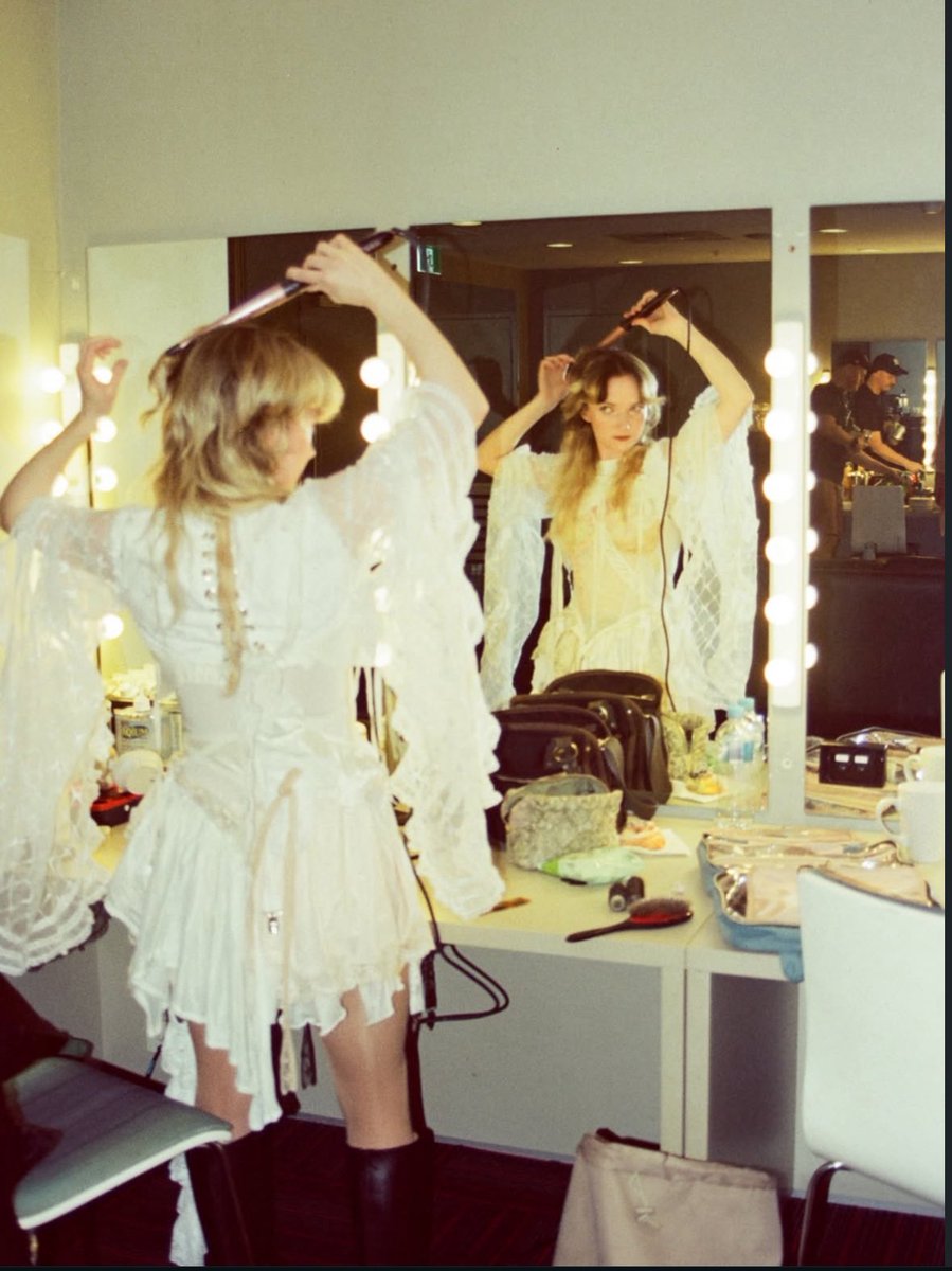 emily daily 🏹 (@dailyemilyr) on Twitter photo 