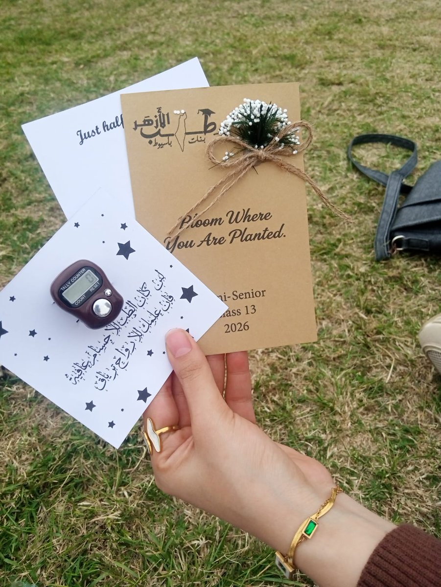 الدفعه وهي بتحاول اي أجواء بعد م اتحط علينا في الامتحان وطالعين كلنا بنعيط