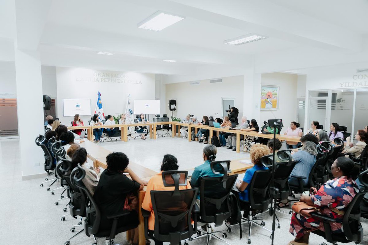 Hoy sostuve un encuentro con organizaciones de mujeres en la Escuela de ...