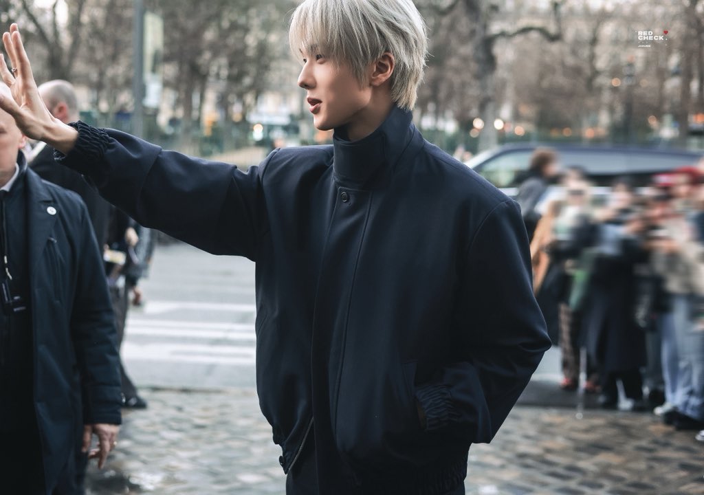 jsxings's tweet image. jisung in paris fashion week i’m afraid i’ll never move on from you