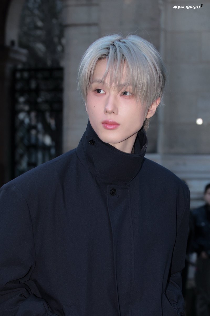 jsxings's tweet image. jisung in paris fashion week i’m afraid i’ll never move on from you