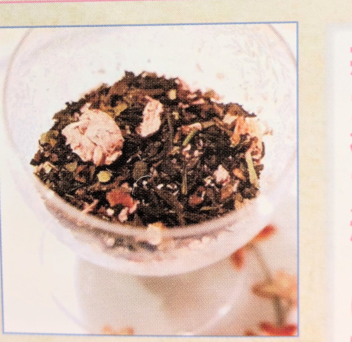 伊勢丹浦和店の「スコーン ＆ TEA パーティー With ベーグル @URAWA ISETAN」4日目です。
紅茶もいろいろ取り揃えていますが、人気なのが「さくらの紅茶」です。
香料を使わず、大島桜の葉を入れて、香りをだしています。ふわりと、桜餅のような香りがします。春の香りを、先取りしませんか？