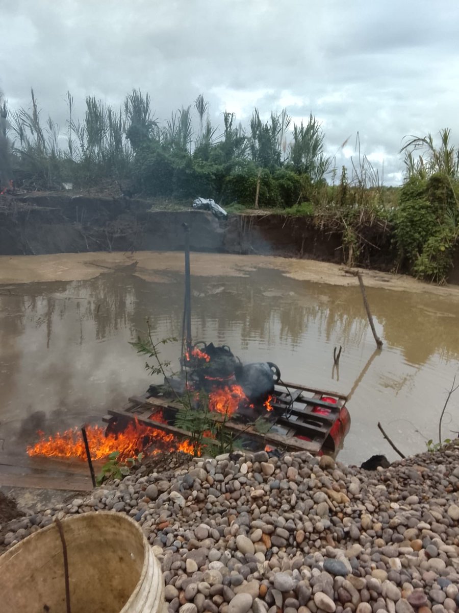 MGP_DICAPI's tweet image. La Marina de Guerra del Perú ejecutó dos operativos de interdicción contra la minería ilegal, denominados “ORION V” y “TRUENO II”, en los ríos Pachitea y Ucayali, en coordinación con las Fiscalías Especializadas en Materia Ambiental de Ucayali y Atalaya.
 acortar.link/ZsHgWK
