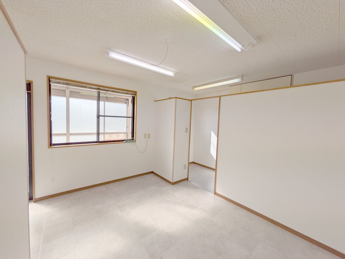 😊松山市南高井町のテナント【33.35㎡（約10坪）】7.7万円（駐車場3台・袖看板付き）
toon-saiki.com/cms/3000052861/
●市街化調整区域ですが、既存宅地の物件です
●駐車場3台可能
●事務所仕様
●便利な倉庫部分付
●キッチン・トイレ有
●屋外看板スペース有
#松山市店舗
#松山市事務所
#松山市テナント