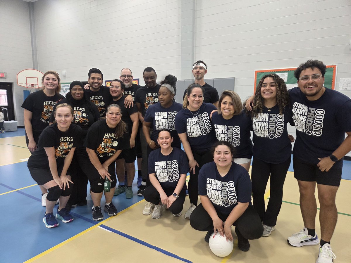MatturroMEd's tweet image. Another great volleyball 🏐 match vs @KennedyCougs!!! #funtimes And how about these family &amp;amp; fans coming to support @HicksTigers Volleybrawlers!! #StillUndefeated 💪