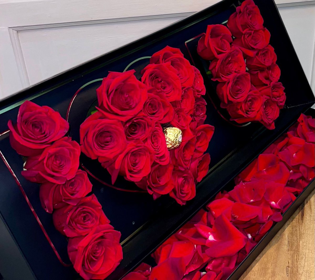 kingwellyb's tweet photo. Get your Valentine’s Day arrangements now! https://t.co/7jI3WAKrmx