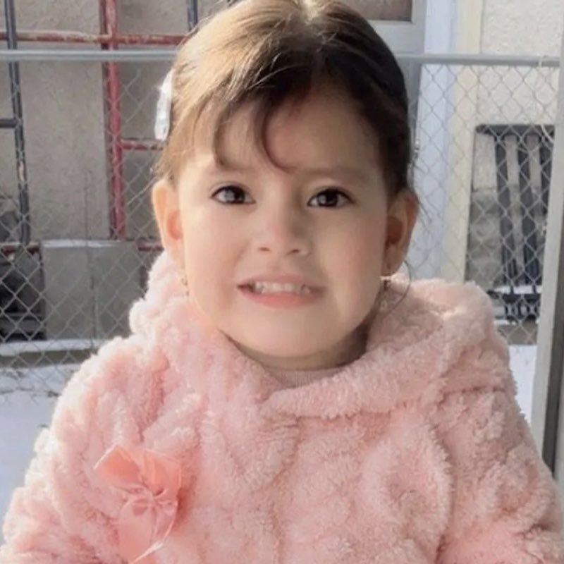 🇺🇸 | ÚLTIMA HORA: Agentes de ICE detuvieron a una niña ecuatoriana de 2 años, identificada como Chloe Renata Tipan Villacis, junto a su padre en el sur de Minneapolis. 

A pesar de que un juez federal emitió una orden de emergencia para su liberación inmediata esa misma noche,
