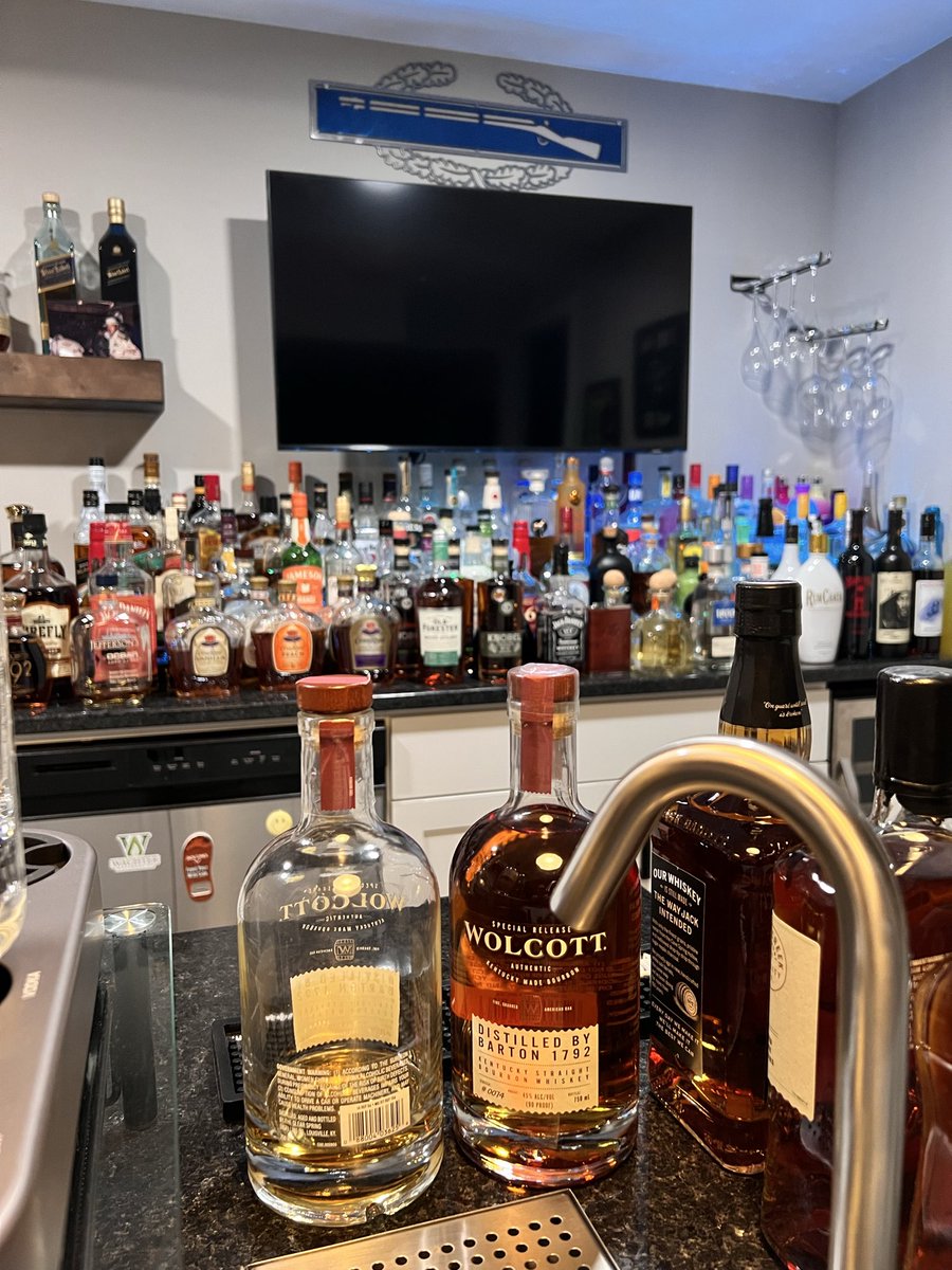 KayoticGear's tweet photo. The snow is coming! 🥃🔊🕺🏼💃🏻 https://t.co/dR2YzKtxfq