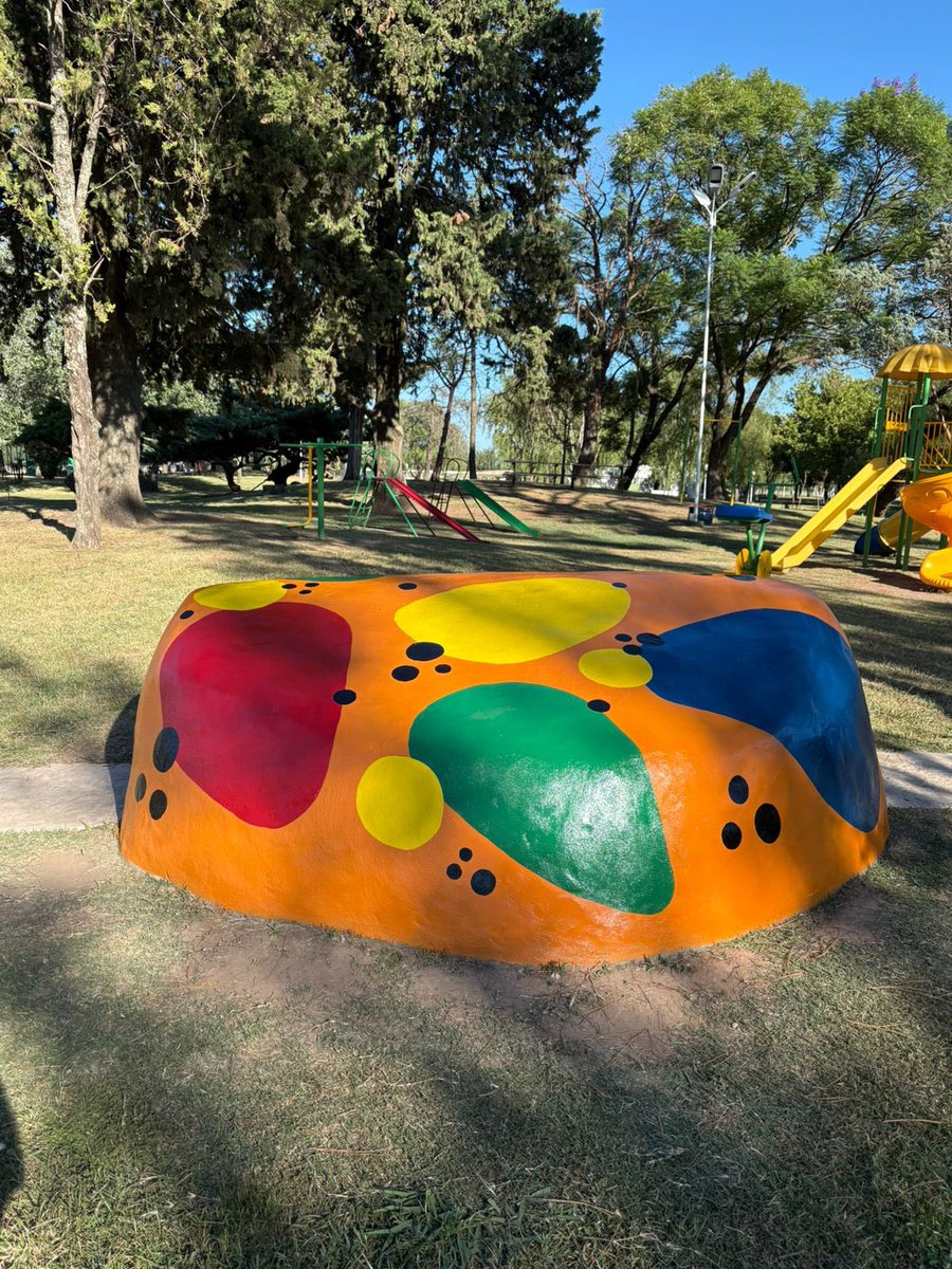 Te mostramos el antes y el después del tunelcito ubicado en nuestro parquecito 🏞️🛝

El mismo fue intervenido artísticamente por Luisina Filipuzzi 👩🏻‍🎨

Agradecemos su trabajo que embecelle y da color a nuestro sector de juegos en el #CampoDeDeportes

¡Gracias Luisi! 🙌🏻