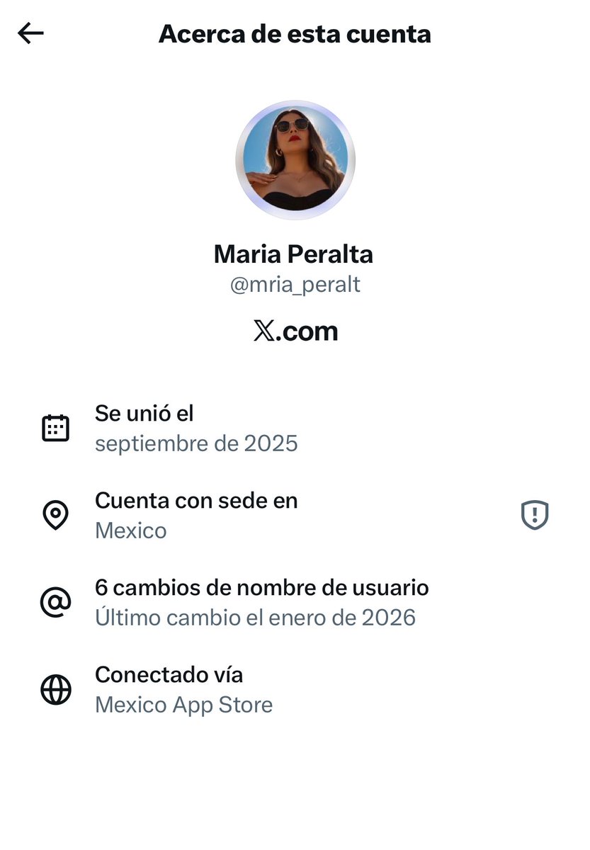 Atención con esto, revisen , no confíen  en nadie. 
Está persona dice que tiene boletos de sobra, siempre dicen que por un error y cuando les depositan se desaparecen, pero ustedes pueden ver  si ha cambiado de cuenta de usuario. #BTS #boletos