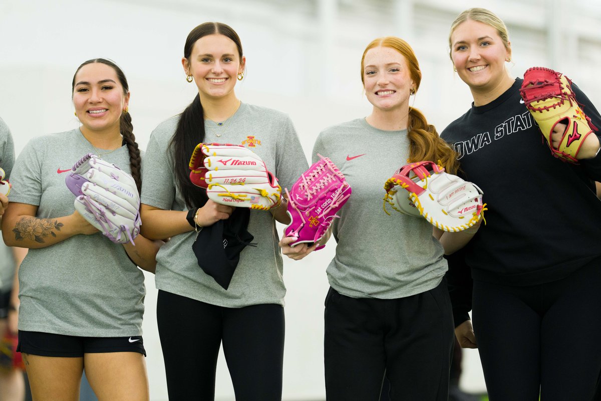 CycloneSB's tweet image. we 🫶 glove day

🌪️🥎🌪️