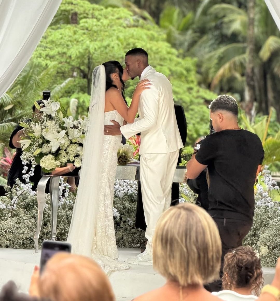 NewsAlmirantee's tweet photo. Rayan se casou nesta sexta-feira.

Desejamos felicidades ao casal! 💎💢 https://t.co/HuV8h3CByx