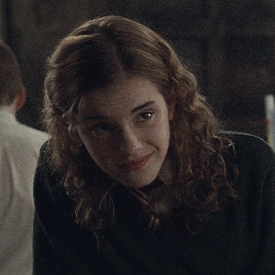 sectvmsemprae's tweet image. “we have                                     “i know i
dating rumors”                         started it”