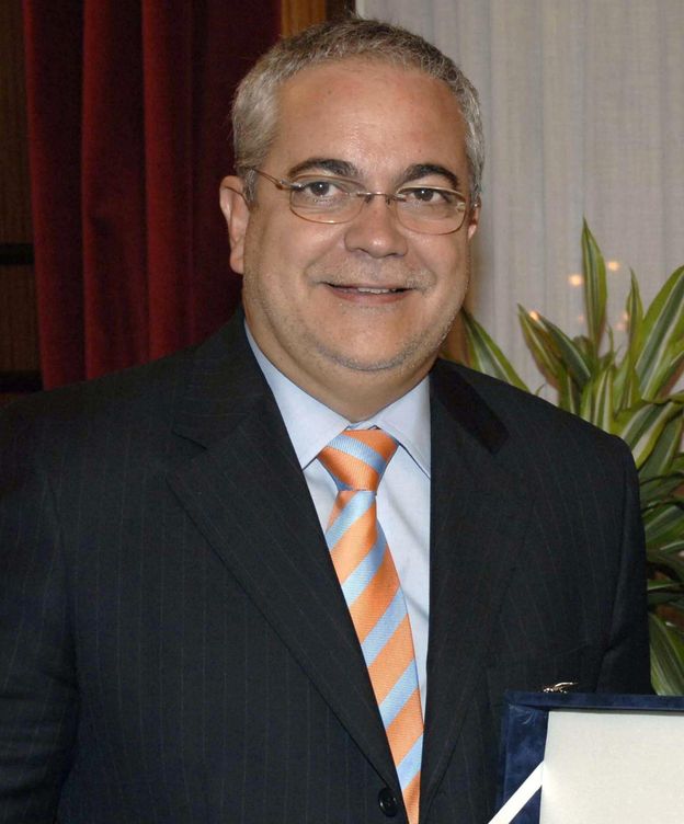 Mi pensamiento va hacia el amigo, mi gratitud por su bondad, su cariño y su saber estar. Pasamos grandes momentos cuando uníamos esfuerzos todas las autonómicas. Su labor fue esencial. Su entrega absoluta.  Siempre en mi memoria compañero. Gracias por tu amistad sincera.