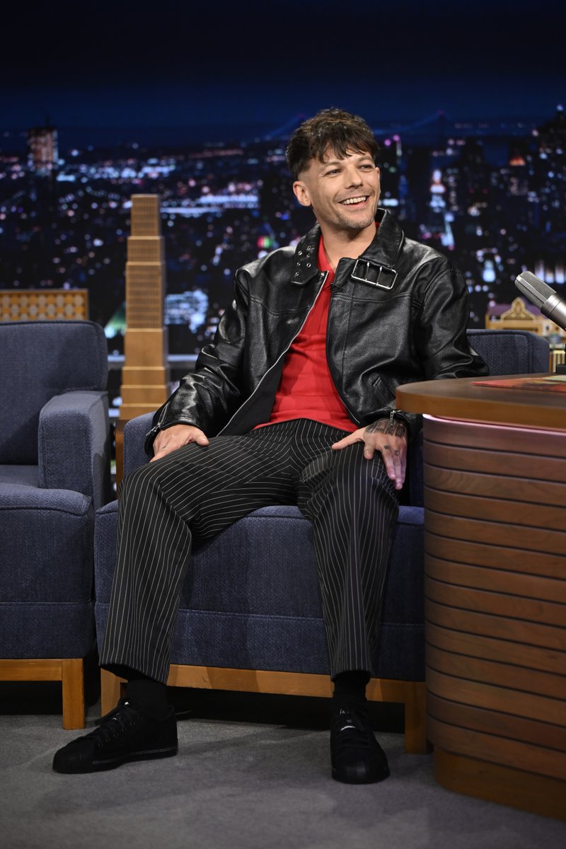 MTV's tweet photo. Makes my heart so warm watching @Louis_Tomlinson on #FallonTonight 💞 https://t.co/EgOnykugdu