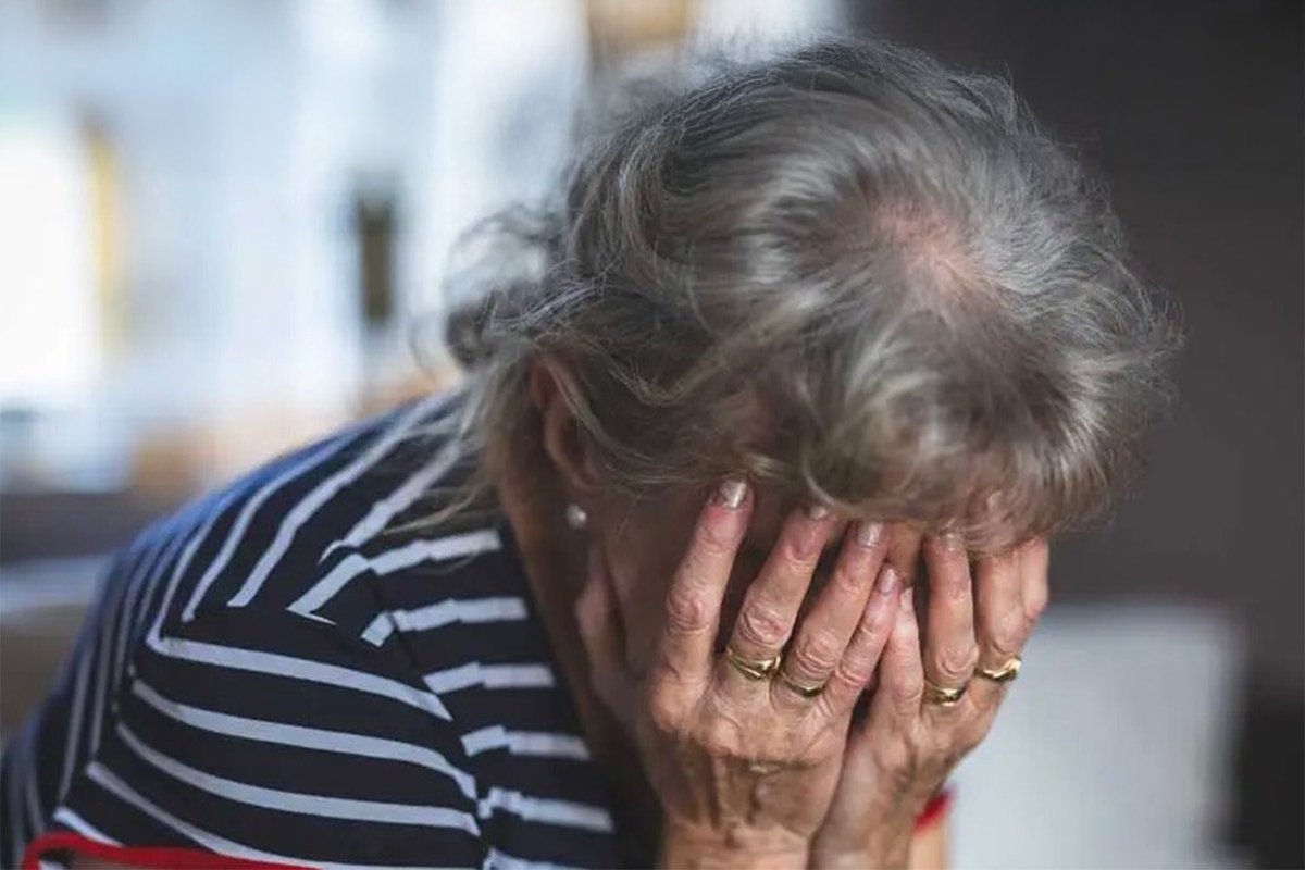 Sebastien_Trnl's tweet photo. @IliesDjaouti Ce que vous voyez, c'est une vieille  dame âgée de 90 ans qui a été VIOLÉE ce matin par un Tunisien.

MAIS ÇA ILIES N'EN PARLERA PAS ! https://t.co/bV1k2RcGxw