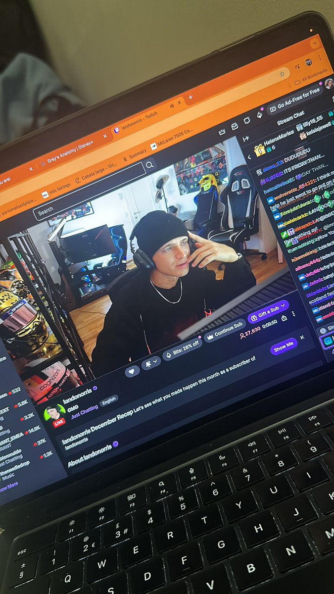 GLC41663's tweet photo. @LandoNorris is back on twitch babyyyyy 😍😍😍 https://t.co/g7d6fz8eu2