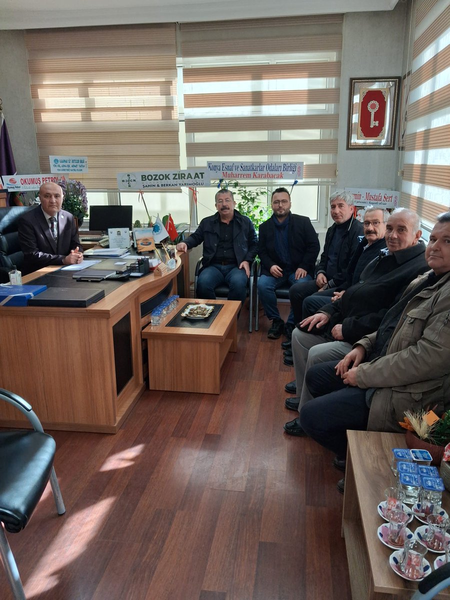 krpzrd's tweet photo. Başkanımız Durmuş Üner, Yönetim Kurulu Üyelerimiz  ile birlikte,  Esnaf Sanatkarlar odası başkanlığına yeniden  seçilen Mustafa Ünver"i makamında ziyaret ederek hayırlı olsun temennisinde bulundular.Nazik ev sahipliğinden dolayı kendilerine teşekkür ederiz. https://t.co/UIn0JoOVy3