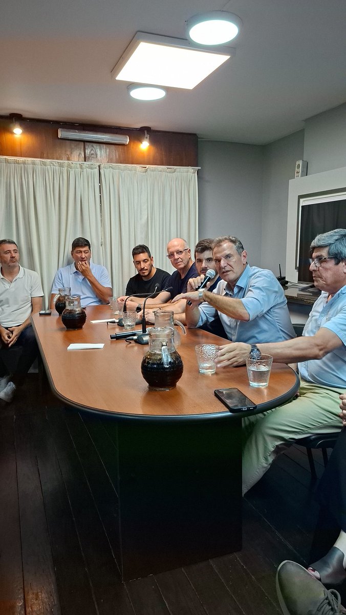 Javier Bee Sellares tweet media