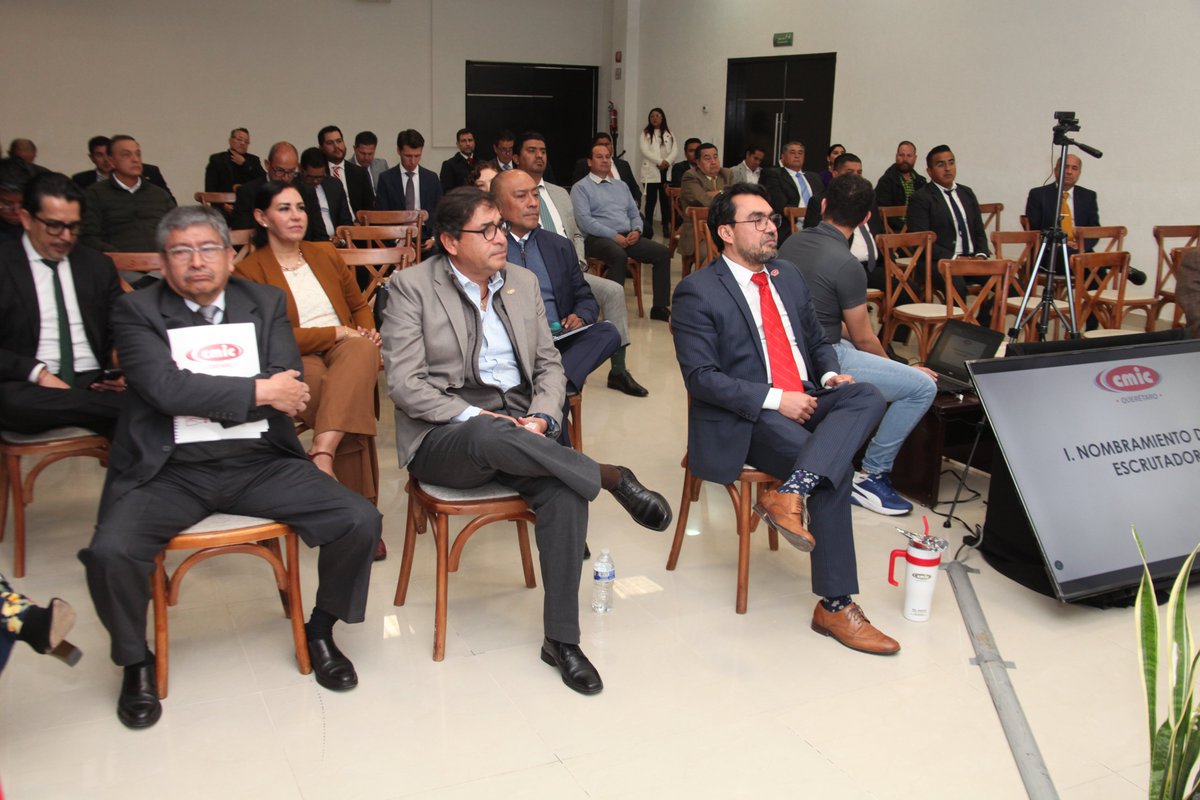 El Ing. Álvaro Ugalde Chaparro, Presidente del XIX Comité Directivo de la #CMICQuerétaro, encabezó el Desayuno de Afiliados y la Asamblea Informativa 2026, en la que se presentaron los resultados correspondientes al ejercicio 2025.

#XIXComitéDirectivo #AfiliadosCMIC