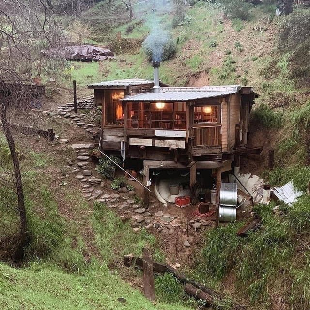 cabinsmountain's tweet image. I like this simple tiny house..No internet.. Just calmness..