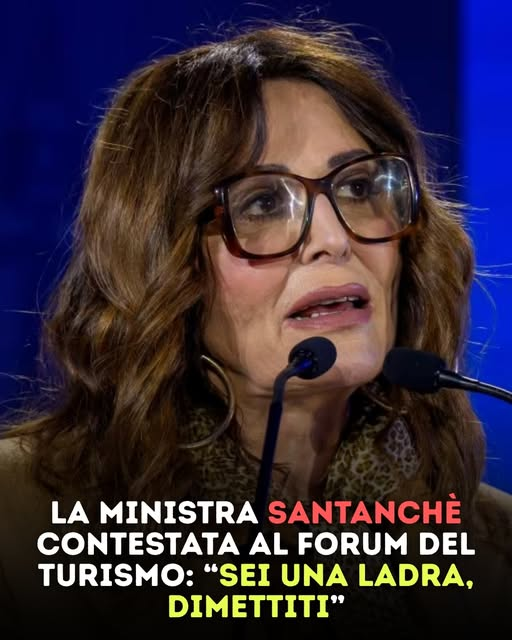 serebellardinel's tweet photo. #Santanchè ha fatto allontanare da Forze Ordine giovane in platea che ha urlato"Dimettiti, sei una ladra"!Giovane ha detto verità a Ministro che ha rubato 25 milioni,rinviata a giudizio,ma che in attesa #prescrizione del #governomeloni,continua a bloccare chi prova a contestare! https://t.co/kPhvzIkl9j