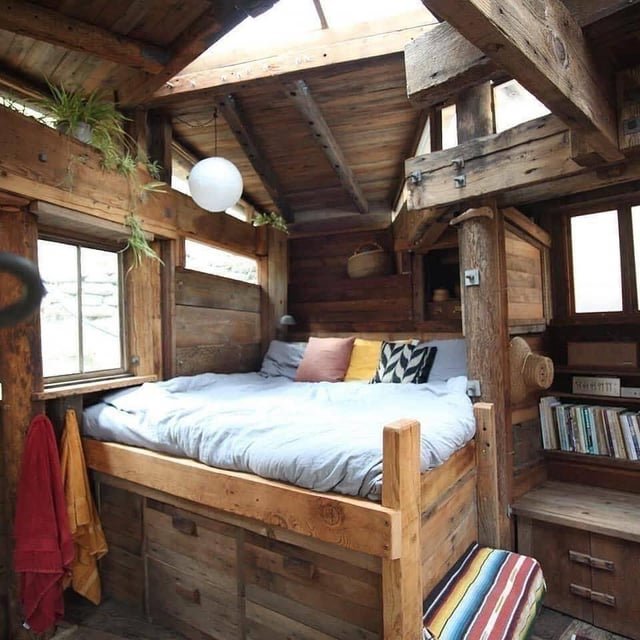 cabinsmountain's tweet image. I like this simple tiny house..No internet.. Just calmness..