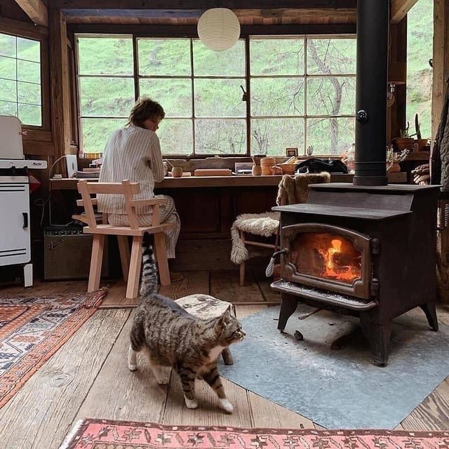 cabinsmountain's tweet image. I like this simple tiny house..No internet.. Just calmness..