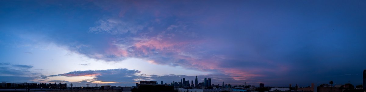jfcore's tweet photo. #losangeles #dramatic #cityscape #sunset #clouds #colorful #rooftop #views https://t.co/FThteYyZQR