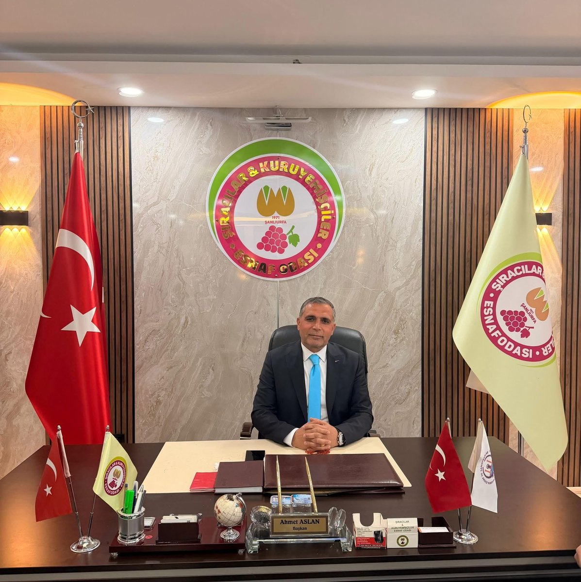 Şanlıurfa Şireciler ve Fıstıkçılar odası başkanlığına guven tazeleyerek yeniden seçilen Ahmet Aslan başkanımızı tebrik eder başarılarının devamını dilerim.