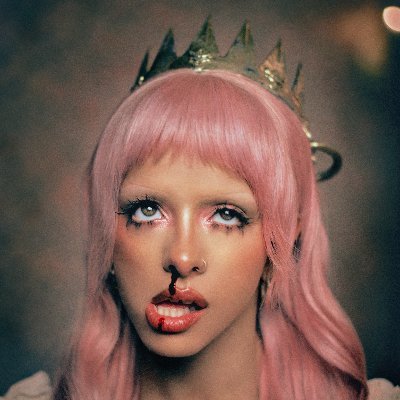 poponze's tweet image. SERVIU! Melanie Martinez para sua nova era.