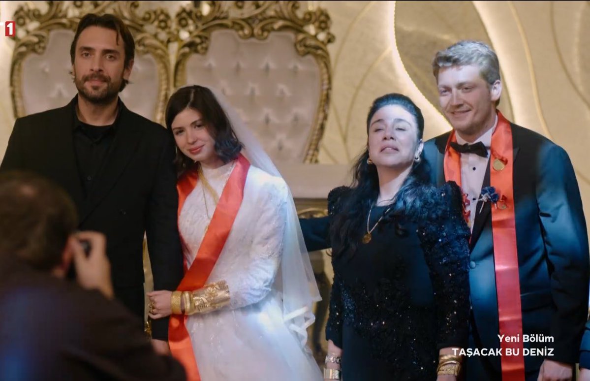 finitoom's tweet image. dünyanın en gerçekçi düğünü oluyor şuan tv ekranlarında QĞLDWĞÖSQŞW kuzenimin düğünü varmış gibi şu fotolara bakın #taşacakbudeniz