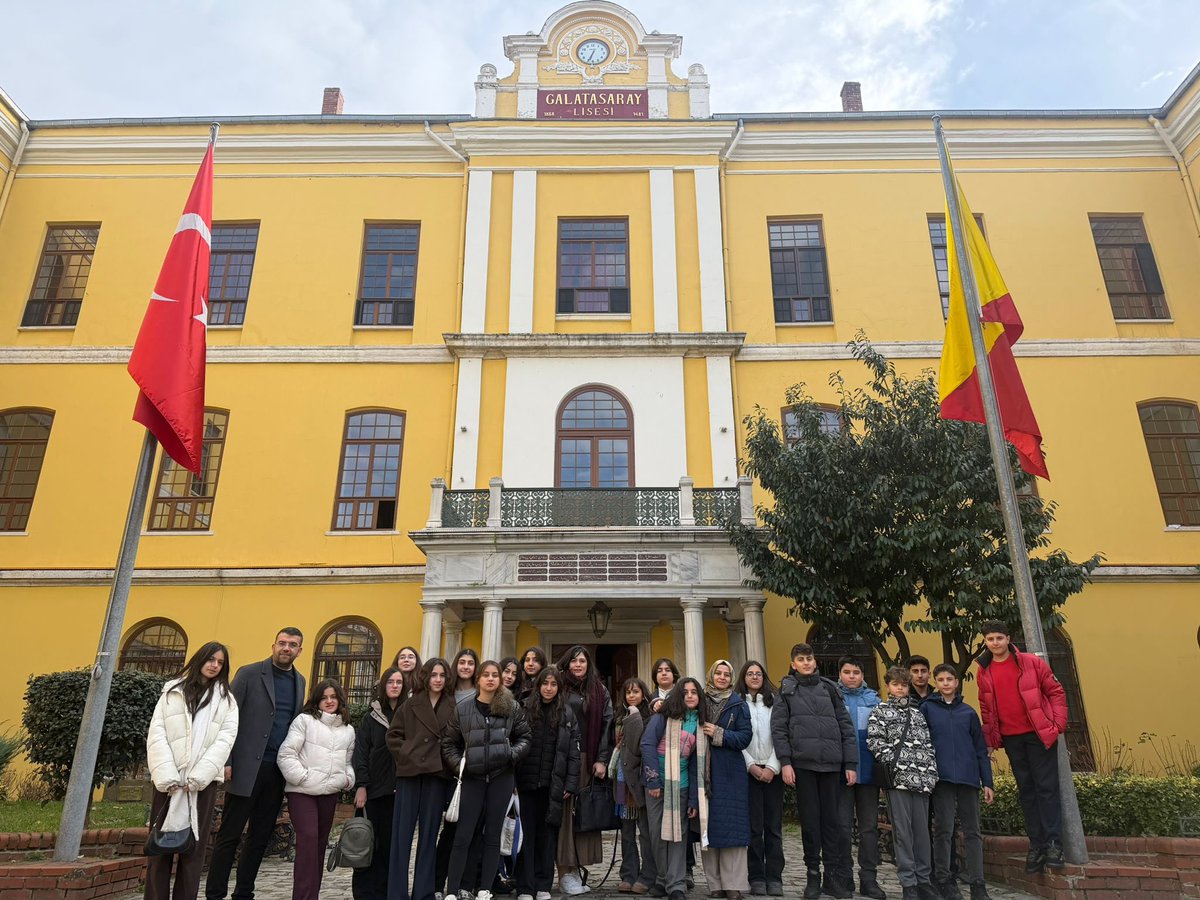 vanbilkoleji's tweet photo. Bu anlamlı gezide öğrencilerimizde güzel izler bırakan Galatasaray Lisesi, Kabataş Erkek Anadolu Lisesi, Cağaloğlu Anadolu Lisesi, Kadıköy Atatürk Fen Lisesi ve Kadıköy Anadolu Lisesi idareci ve öğretmenlerine; misafirperverlikleri ve içten yaklaşımları için teşekkür ederiz. https://t.co/URAIUU2FNA