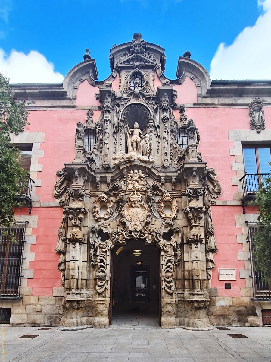 Museo de Historia de Madrid. Anteriormente Real Hospicio del Ave María y San Fernando.

Madrid, España. Enero de 2026.

#garcellor #museodehistoriademadrid #realhospiciodesanfernando #arquitectura #barroco #churrigueresco #pedroderibera #fotosconmovil
