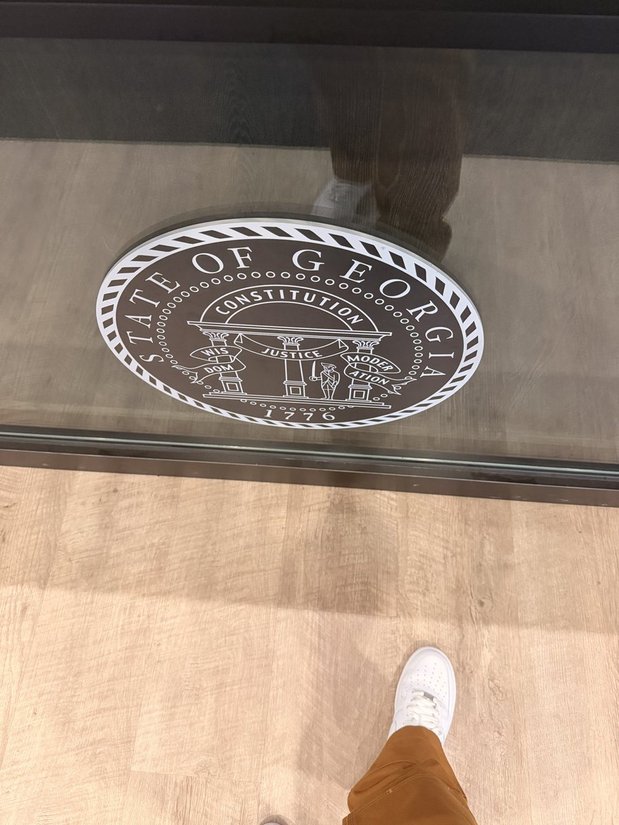 iamdesibanks's tweet image. Trust me I’m doing my part and my team is doing theirs. I don’t know and had nothing to do with what’s going on. Idk how them people got my information. I wouldn’t be doing none of this if I really was guilty of this.