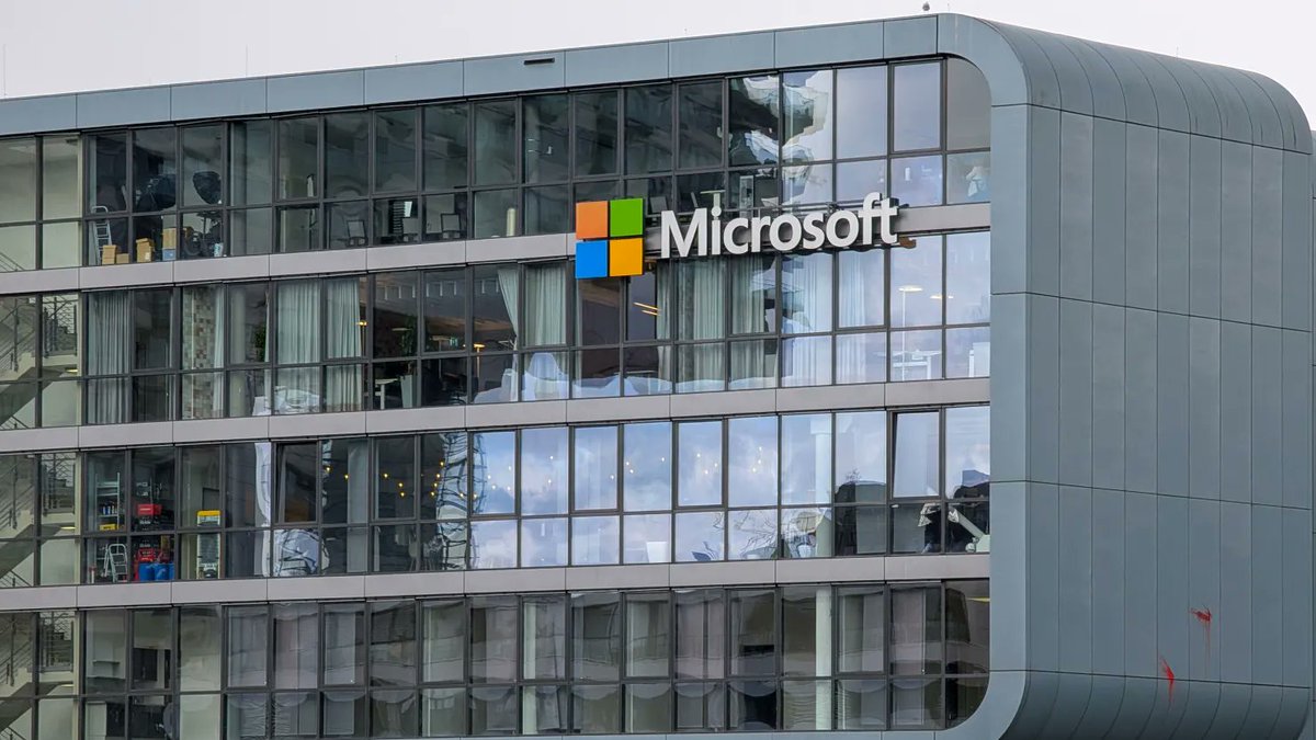 Microsoft Outlook Outage Shocks Users | Office 365 Services Down youtu.be/awNPiinefRM?si… via <a href="/YouTube/">YouTube</a> 
#MicrosoftOutage #OutlookDown #Office365 #BreakingNews #TechNews #Microsoft365 #EmailDown #NewsUpdate #CloudServices