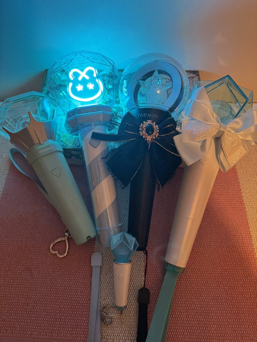 How many SHINee lightsticks a Shawol needs? 
YES YES YEEES!!! #SHINee
