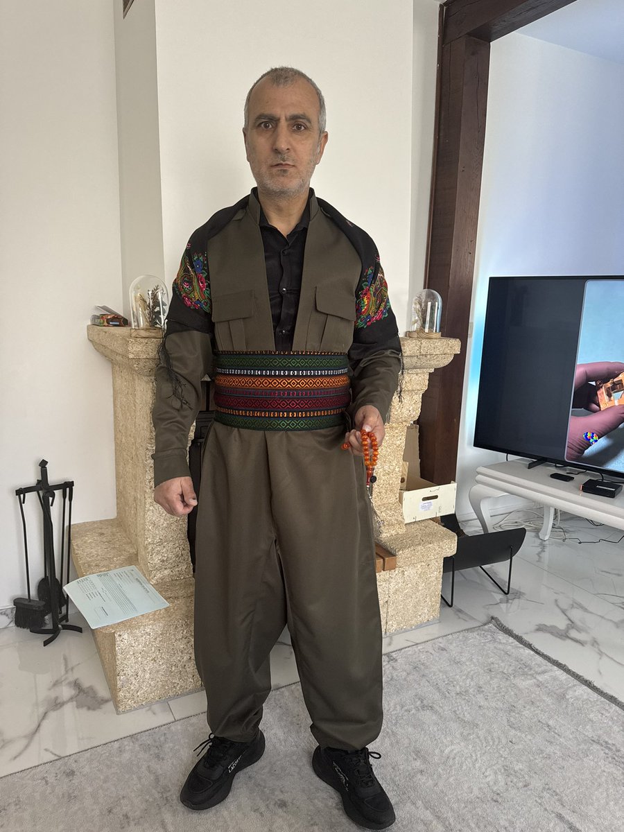 Dün açtığım hesap tekrardan kapandı.
Yeni hesabım budur lütfen takip Edip elden ele paylaşın.
Bizim tek gündemimiz var o da Rojava..!
Takip destek lütfen 
<a href="/YeniVartolu/">VartoLu // Yeni</a>