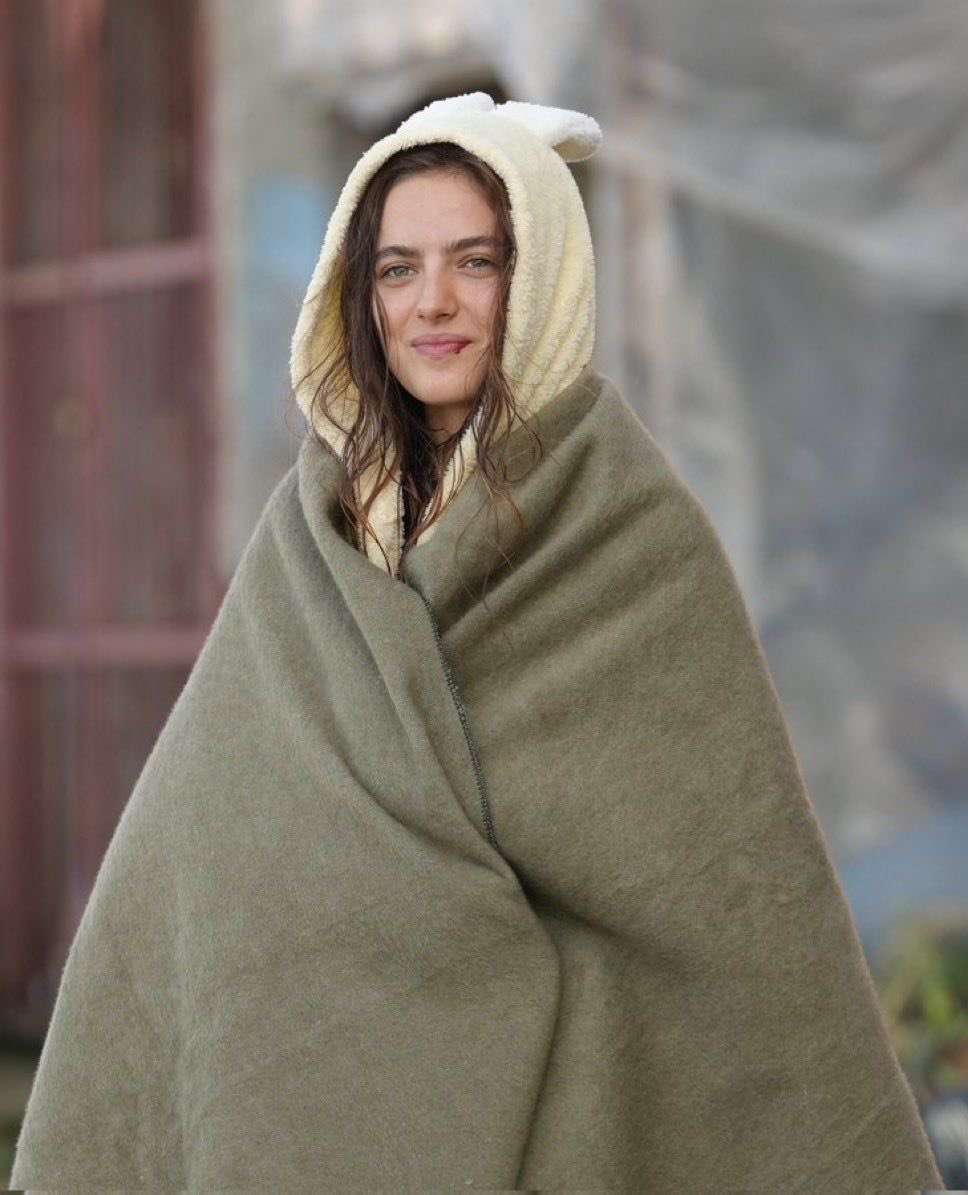 sunsettlove's tweet image. Seni gerçekten Rum sandığımız Eleni Miryano çok güzeldin ama kısa sürdü şu anki eleniyi tanımıyorum ben #taşacakbudeniz