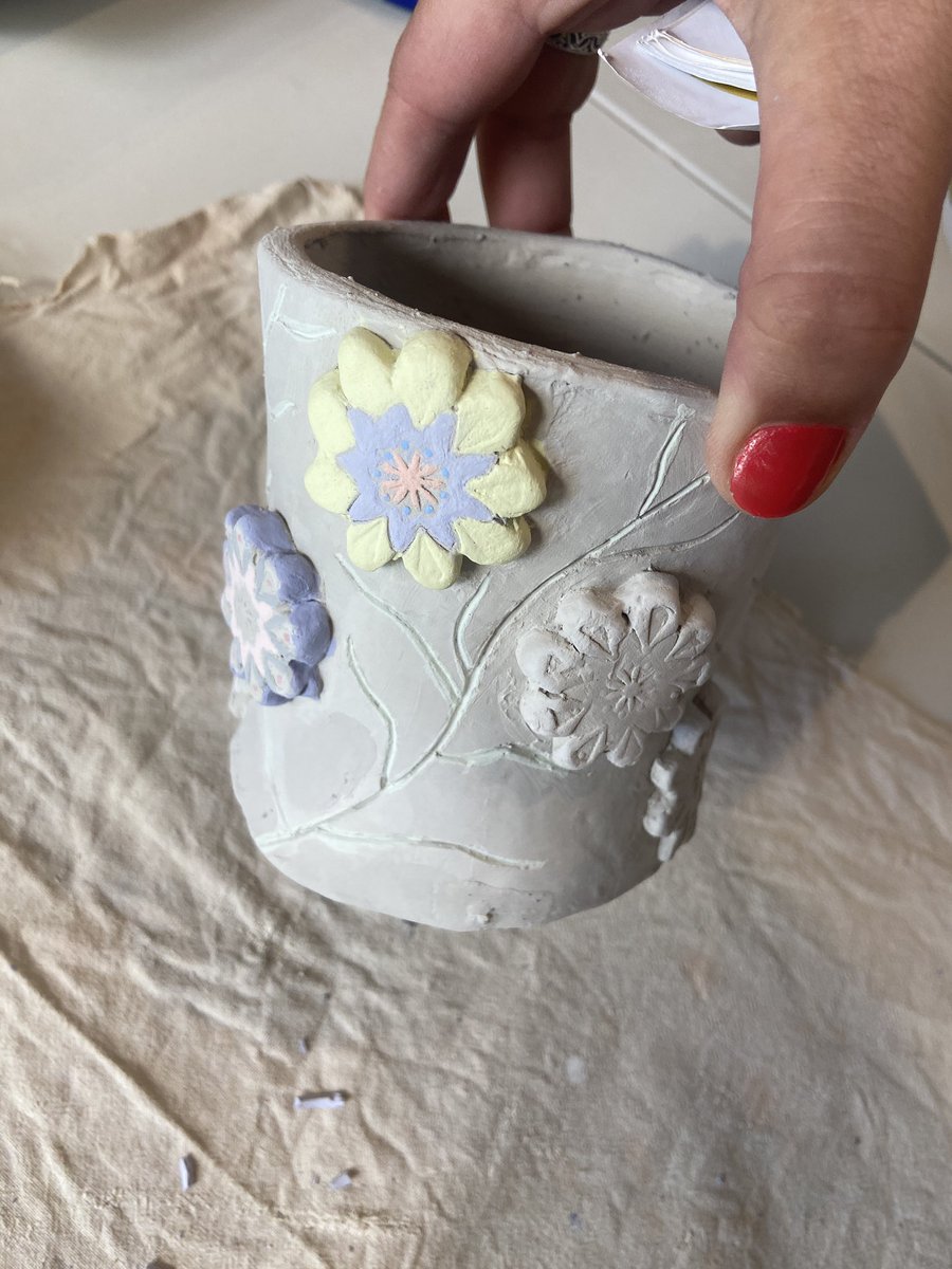 Me voy a volver china pintándolo pero miren lo lindo que me está quedando 🥹🥹